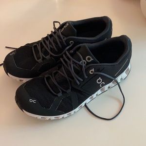 Women’s On Cloud Running shoe size 8